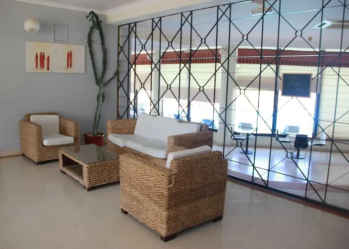 アパート And Pool *