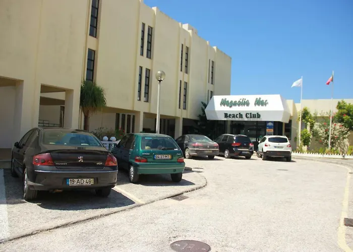 アパート And Pool *